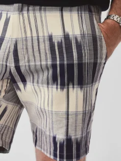 Oliver 8" Shorts in Ikat